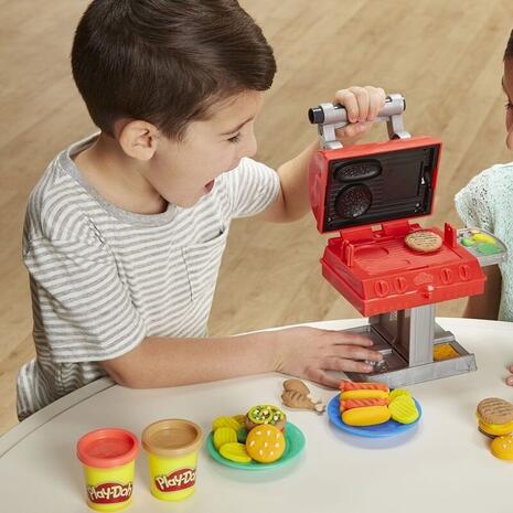 Hasbro Play-Doh Kitchen Creations Grill N Stamp Playset (F0652)