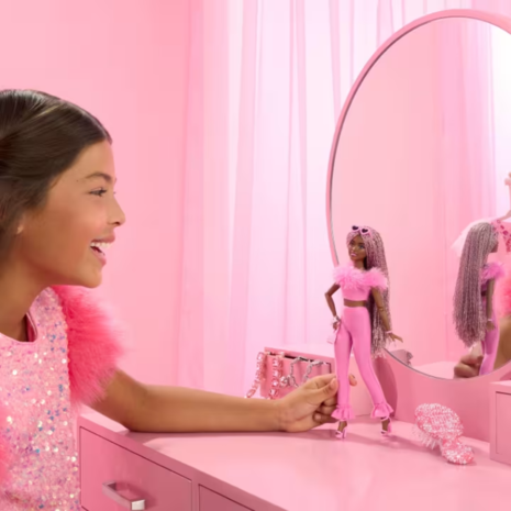 Συλλεκτική Κούκλα Barbie Deluxe Style S4 Με Ροζ Φόρμα Και Κοτσιδάκια 3+
