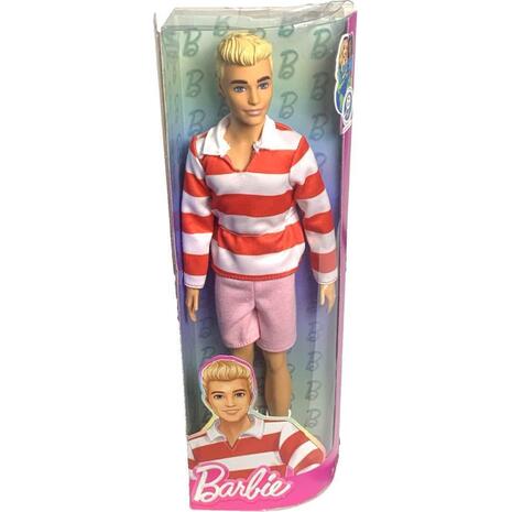 Κούκλα Ken Fashionistas με ροζ σορτσάκι και ριγέ κόκκινο/λευκό μπλουζάκι (HYV01)