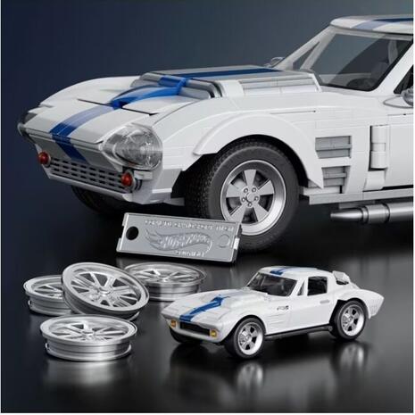 Mattel Brick Shop Hot Wheels Corvette Grand Sport Building Toy Kit (918 Pieces), For Collectors (JGR31)