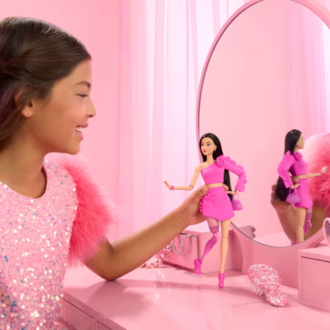 Barbie Deluxe Style Fashionistas Μελαχρινή Κούκλα